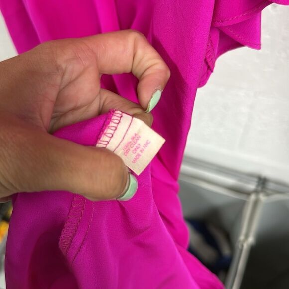 Elegant Hot Pink Sleeveless Tank - Alice & Trixie LIKE NEW - Medium - 100% Silk - Picture 3 of 4